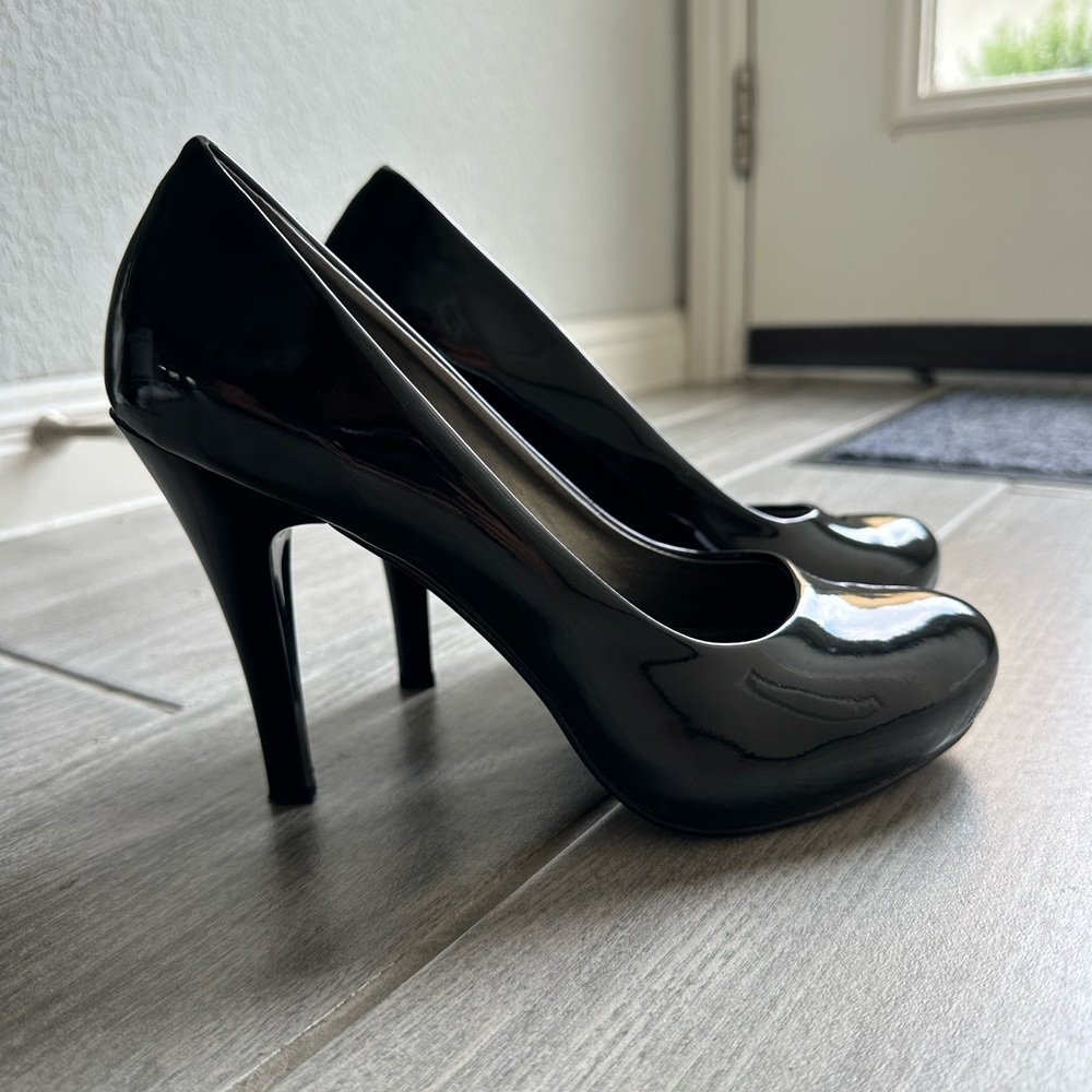 Patent Leather High Heel Shoe - Size 7.5